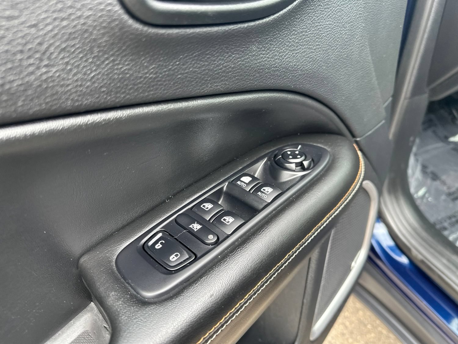 Used 2021 Jeep Compass Latitude w/ Sun and Sound Group AWD/4WD image 17