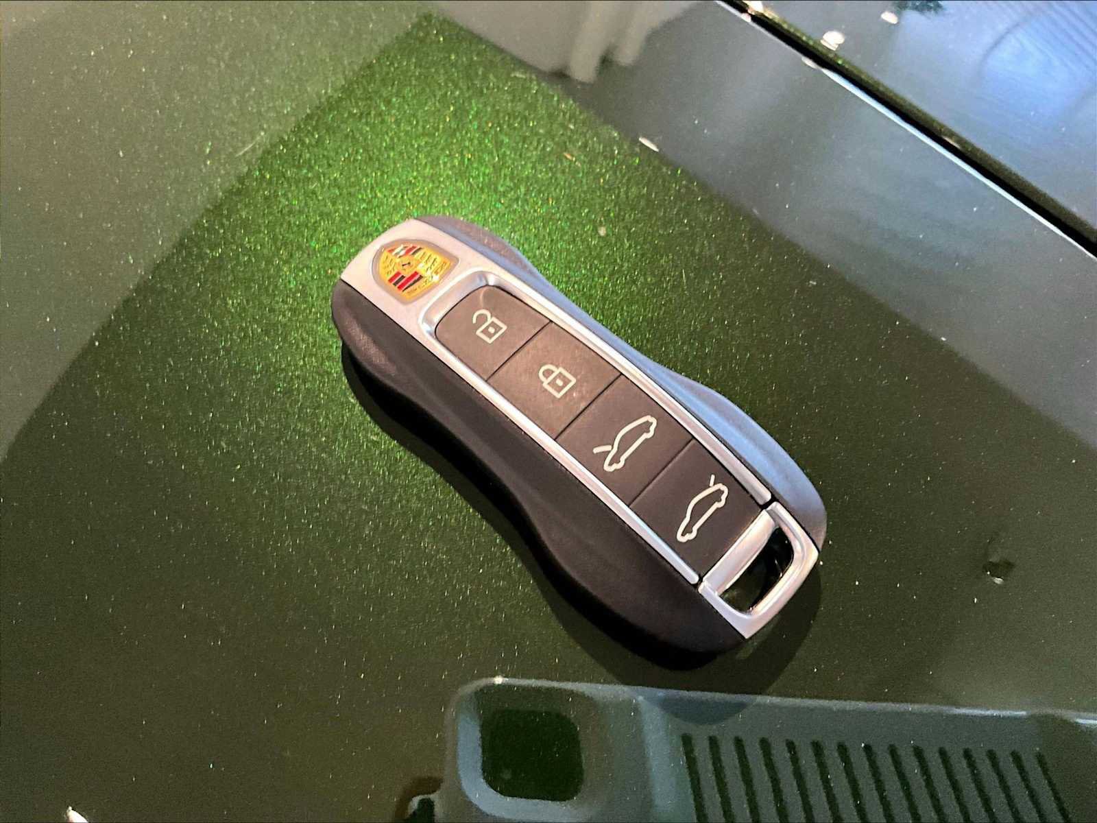 Used 2025 Porsche Taycan image 35