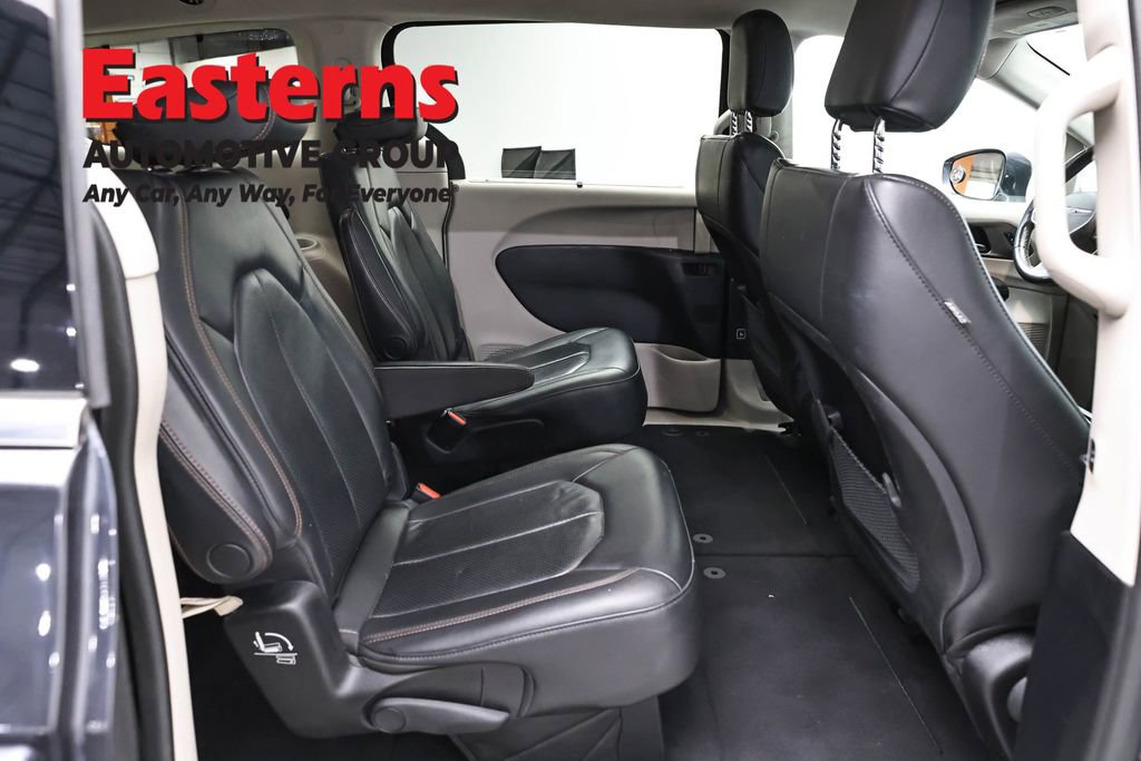 Used 2020 Chrysler Pacifica Touring-L FWD image 26