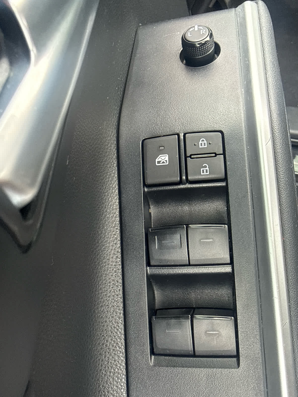 Used 2023 Toyota Highlander XLE FWD image 18