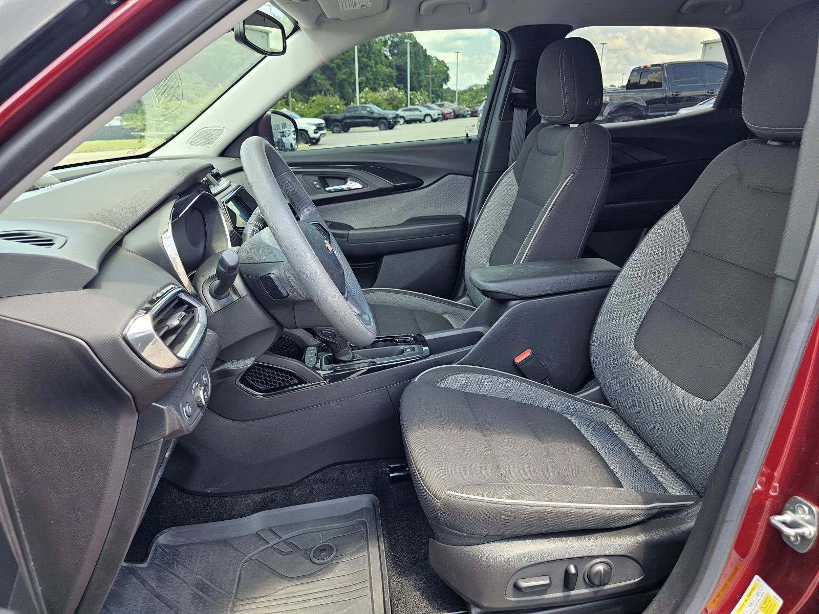 Used 2023 Chevrolet TrailBlazer LT w/ Convenience Package FWD image 16