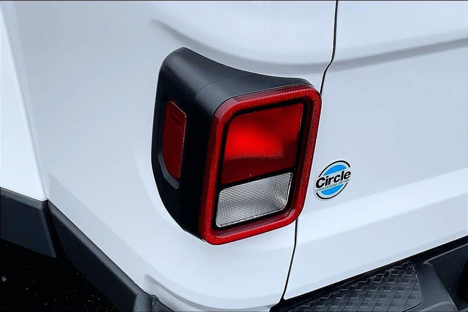 Certified 2023 Jeep Gladiator Willys image 23