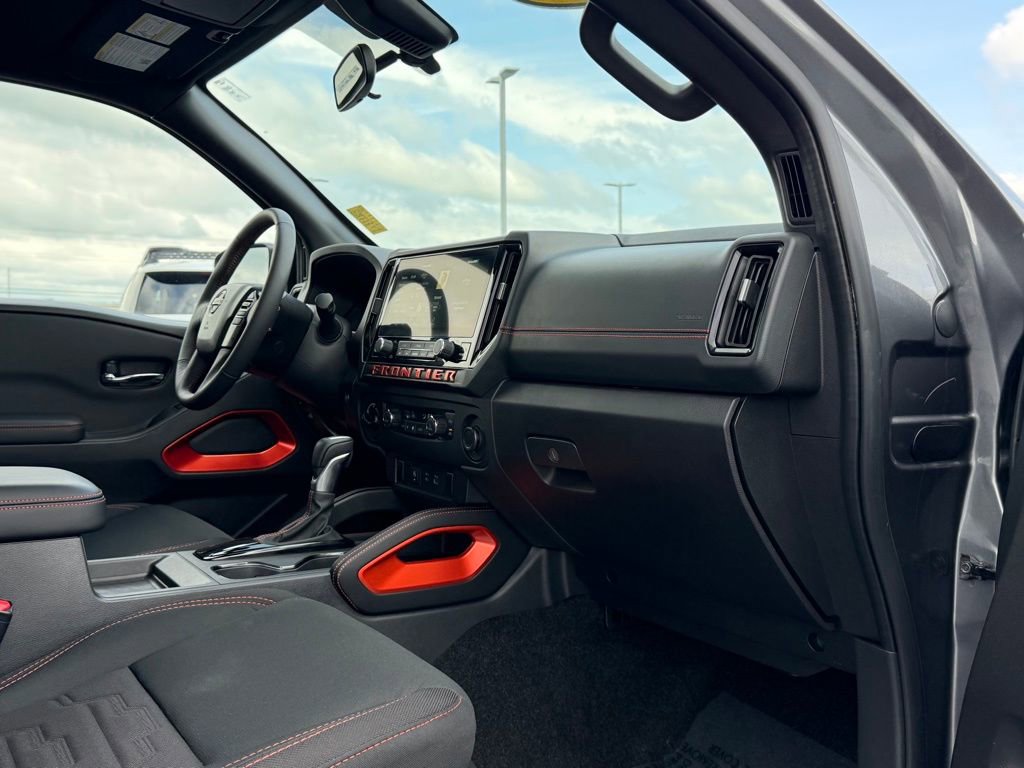 Used 2025 Nissan Frontier PRO-4X AWD/4WD image 21