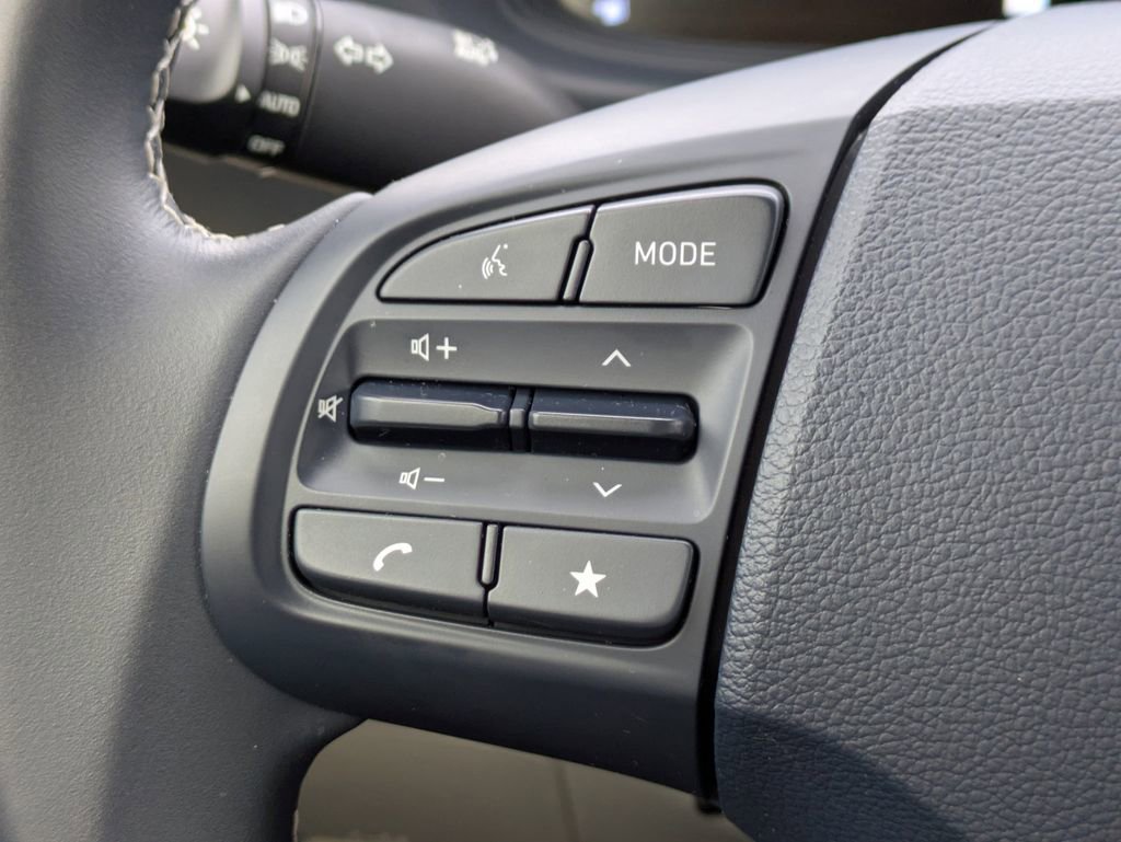 Certified 2025 Hyundai Venue Limited image 26