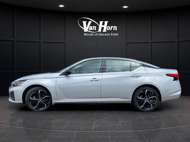 Used 2025 Nissan Altima 2.5 SR w/ SR Premium Package AWD/4WD image 4