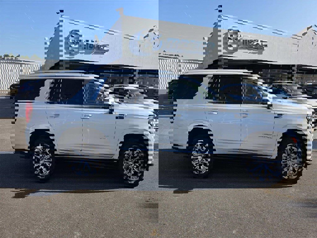 Used 2021 GMC Yukon Denali image 2