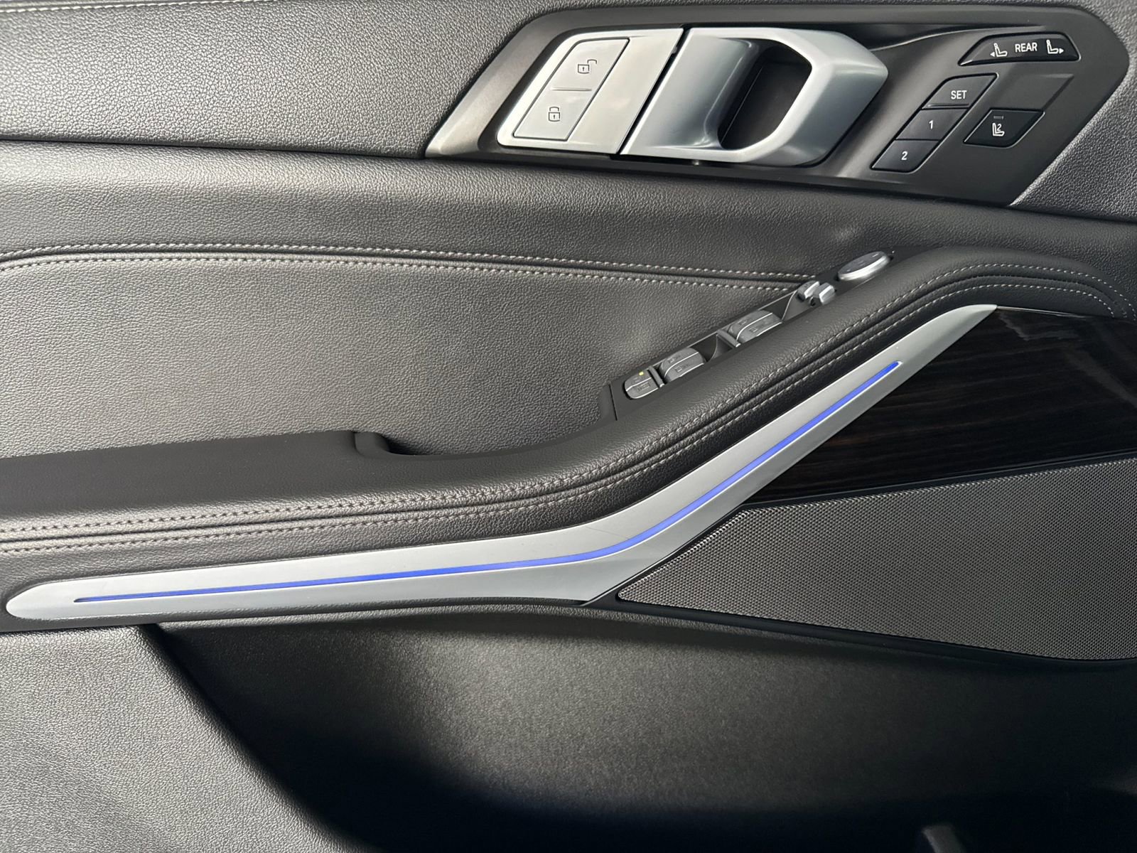 Used 2021 BMW X7 xDrive40i w/ Premium Package image 12