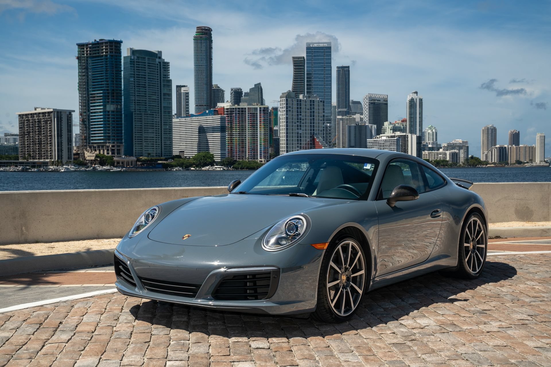 Used 2017 Porsche 911 Carrera RWD image 2