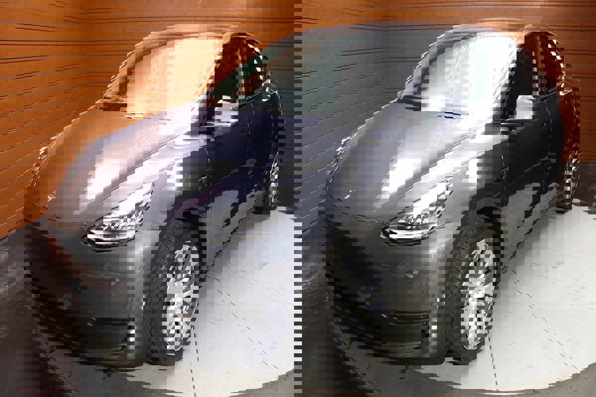 Used 2023 Tesla Model Y Long Range image 4