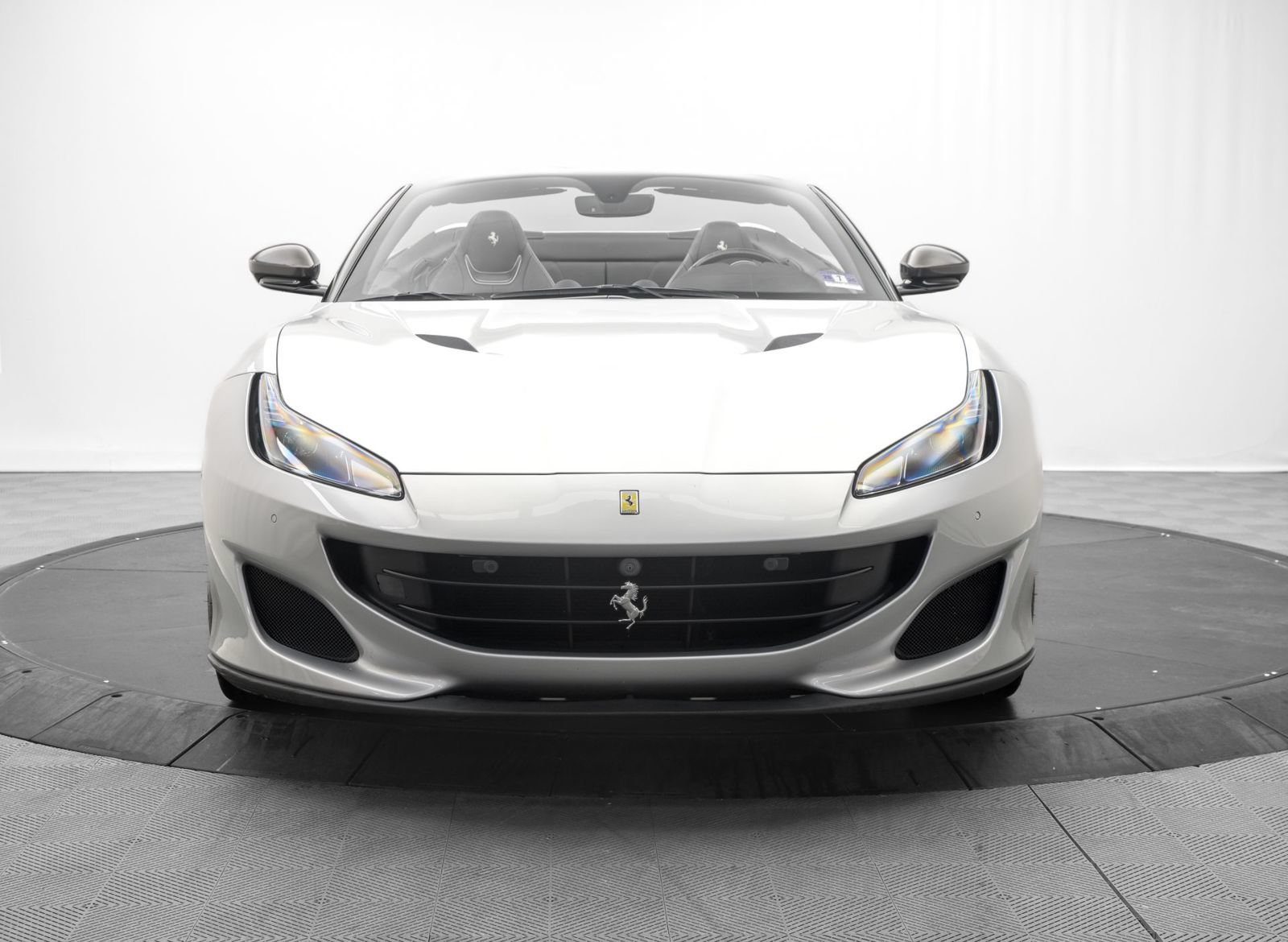 Used 2019 Ferrari Portofino RWD image 2