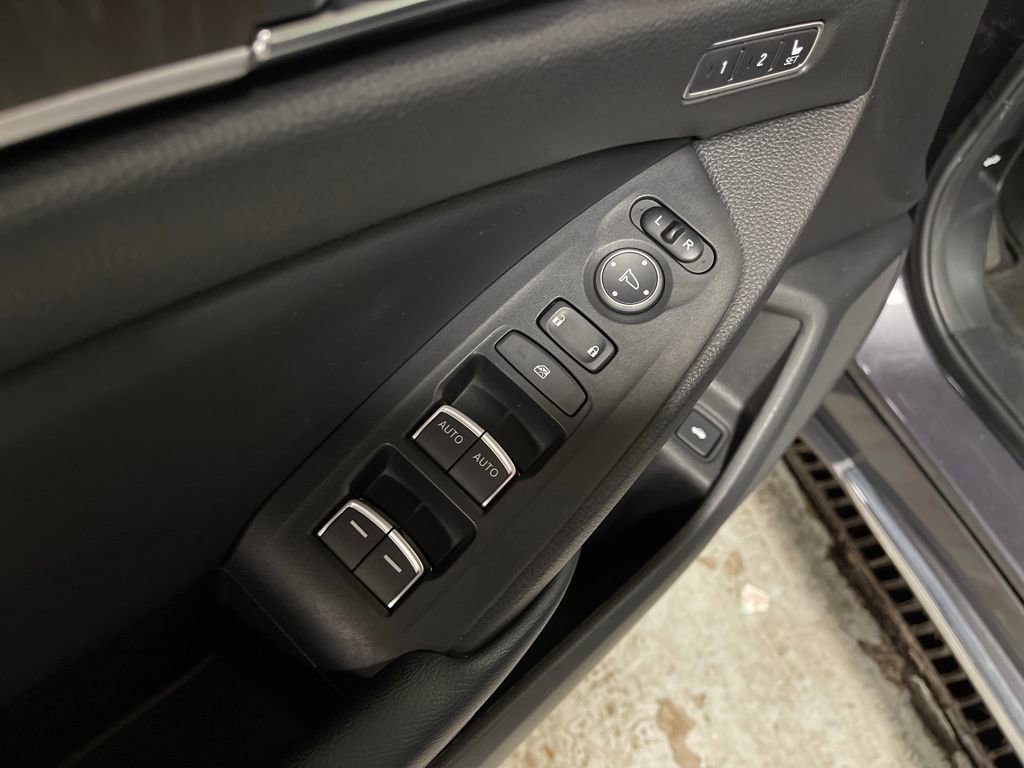 Used 2018 Honda Accord EX-L image 11