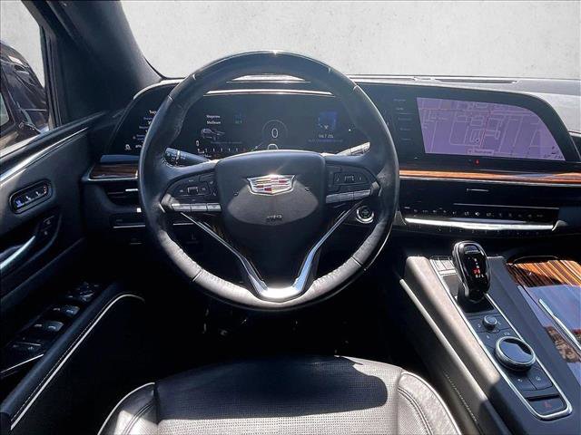 Used 2023 Cadillac Escalade Premium Luxury RWD image 7