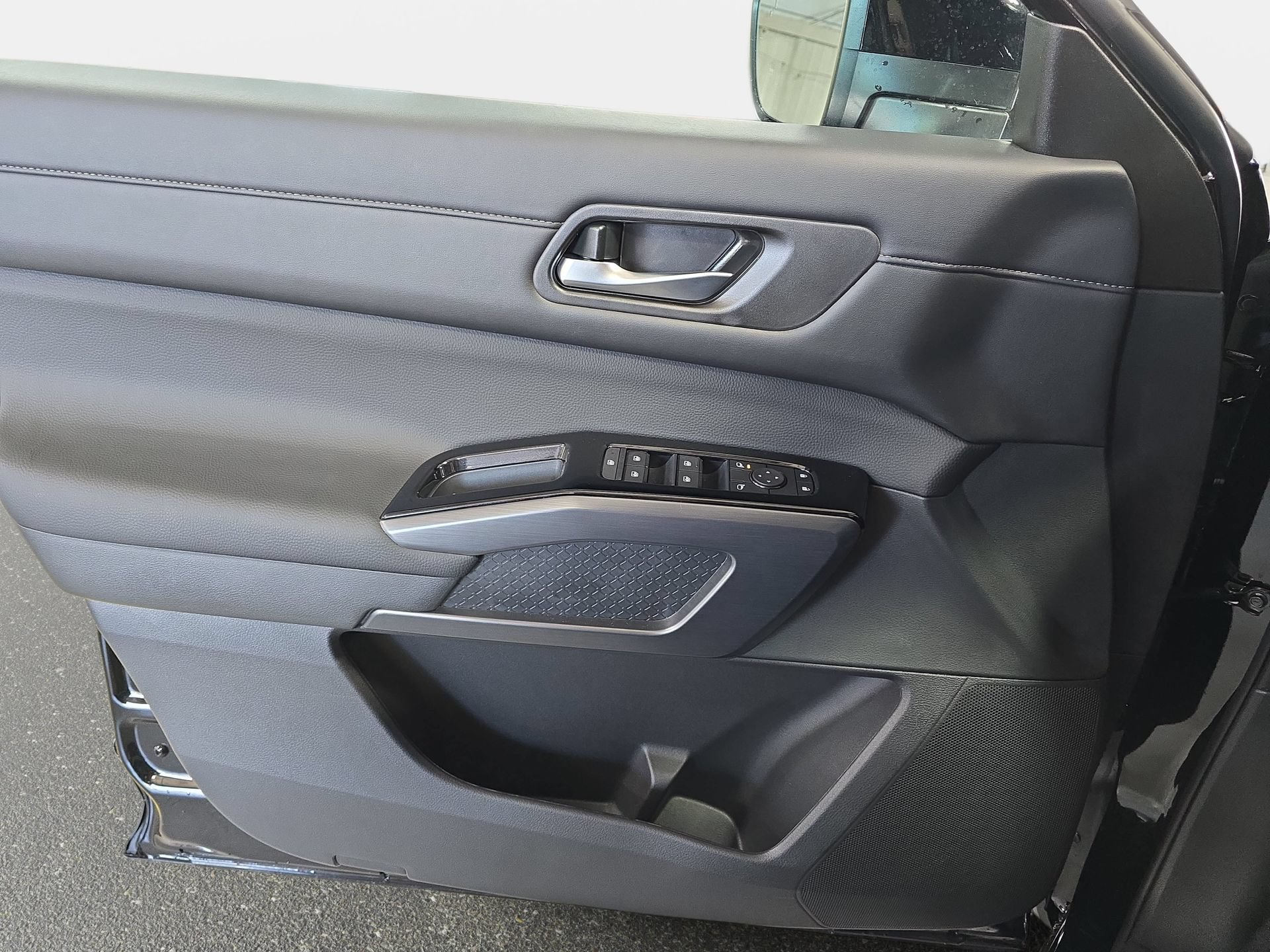 New 2026 Nissan Pathfinder SL FWD image 26