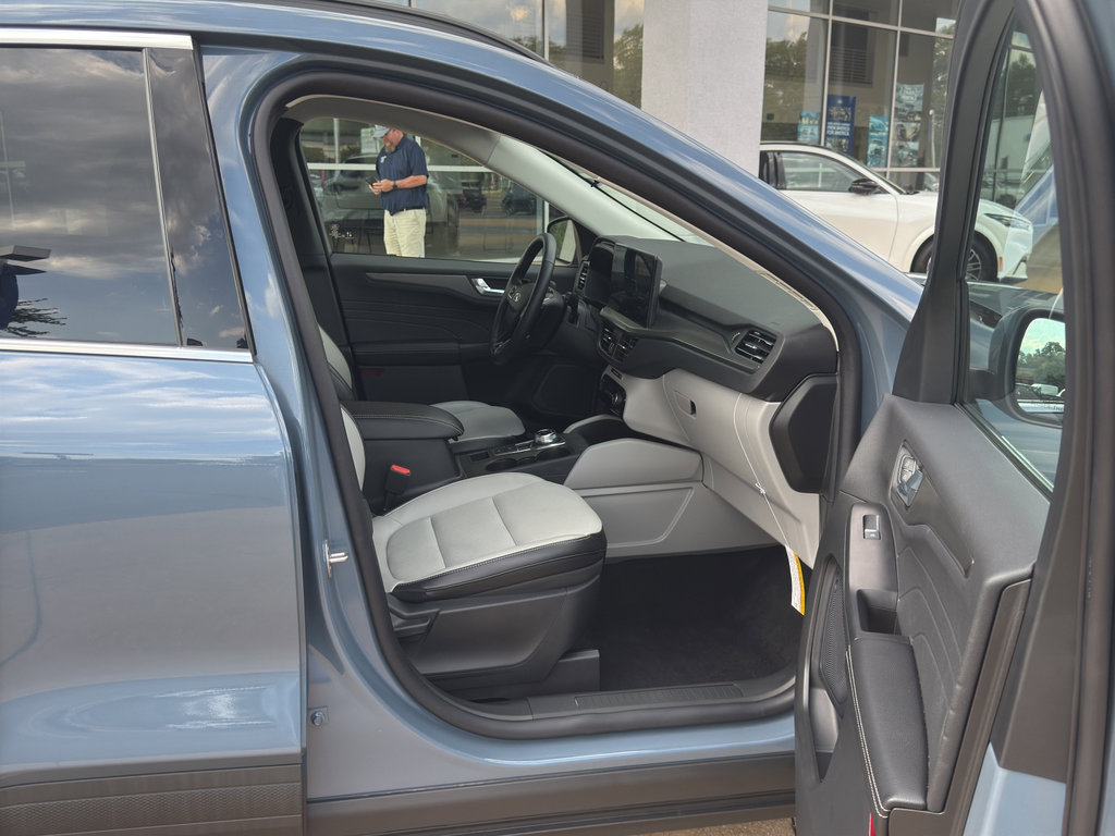 New 2025 Ford Escape SE image 7
