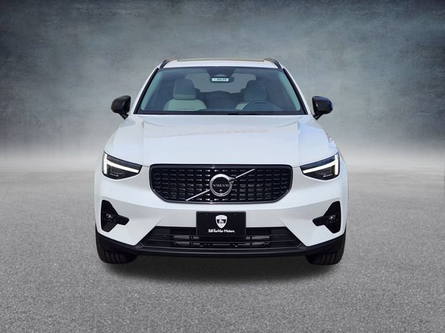 New 2026 Volvo XC40 B5 Plus w/ Protection Package Premier AWD/4WD image 2