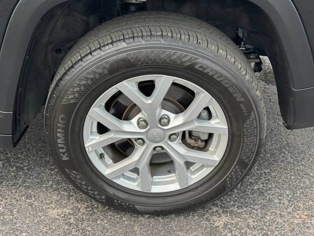 Certified 2023 Jeep Grand Cherokee L Limited AWD/4WD image 11