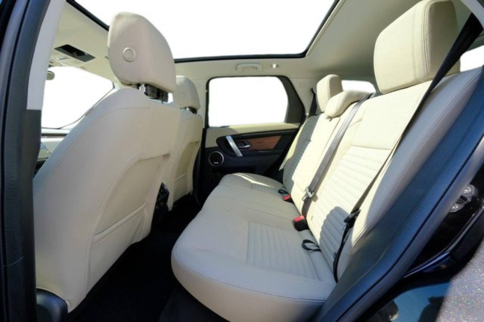 Used 2024 Land Rover Discovery Sport S image 14