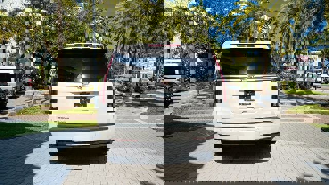 Used 2019 Cadillac Escalade ESV Premium Luxury image 19