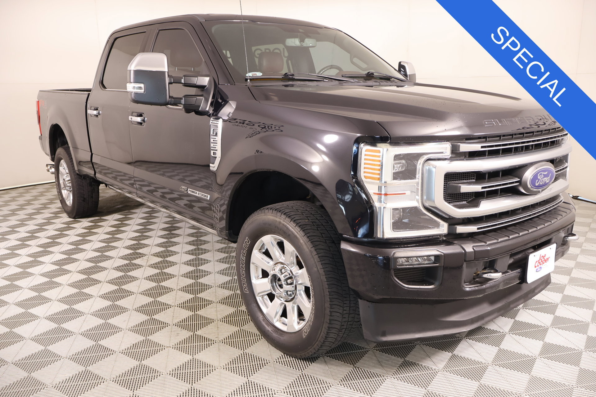 Used 2020 Ford F250 Platinum w/ FX4 Off-Road Package AWD/4WD image 1