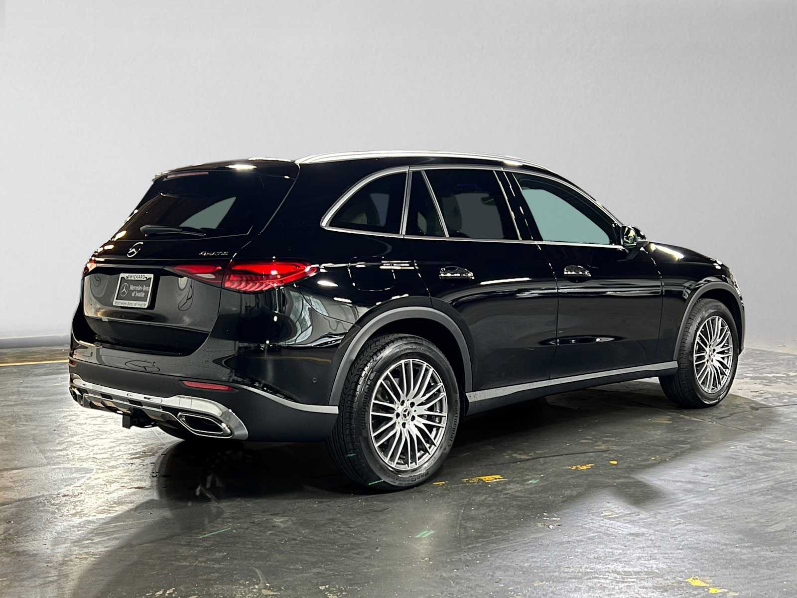 Used 2026 Mercedes-Benz GLC 300 4MATIC image 3