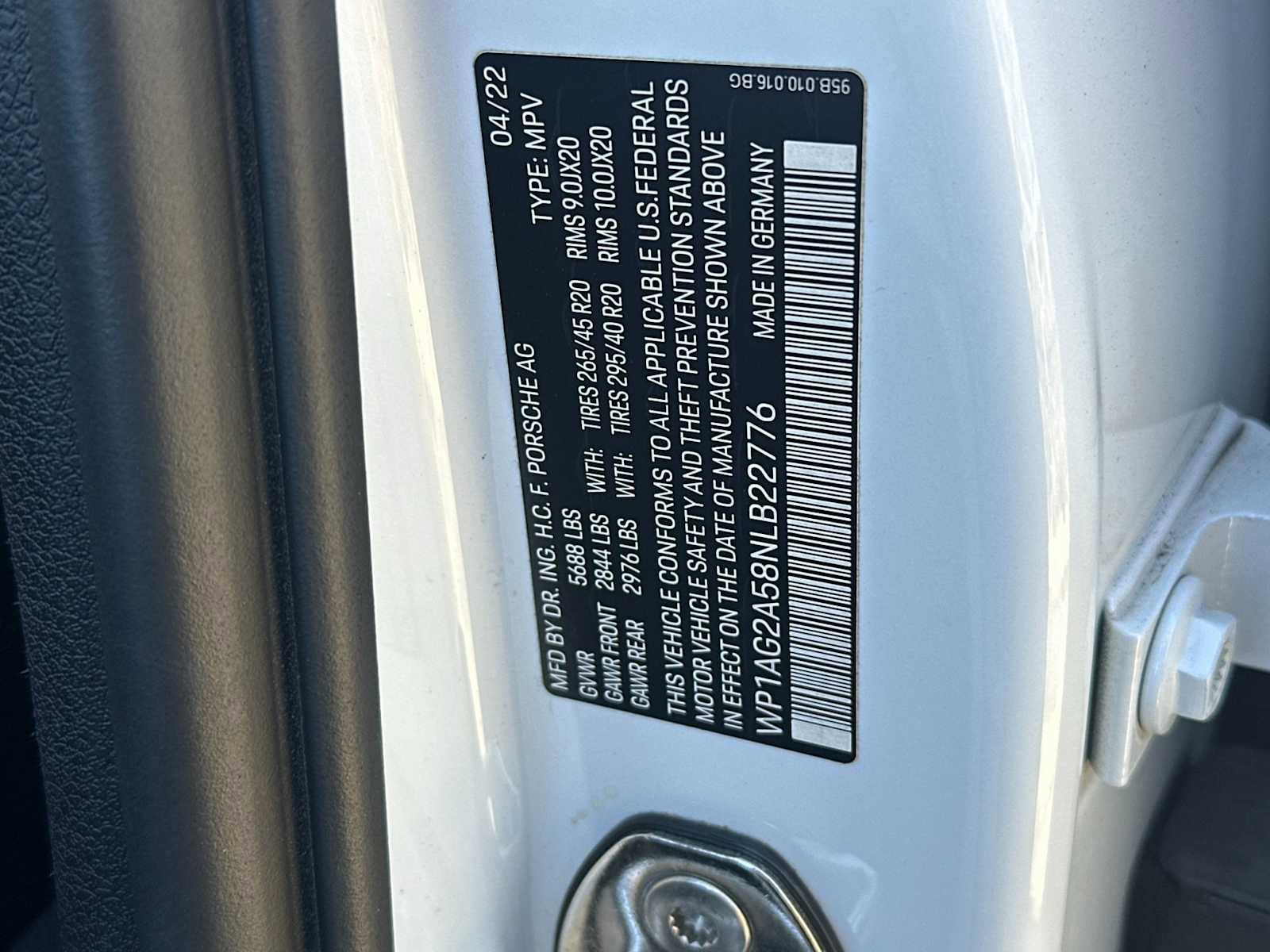 Certified 2022 Porsche Macan S image 30