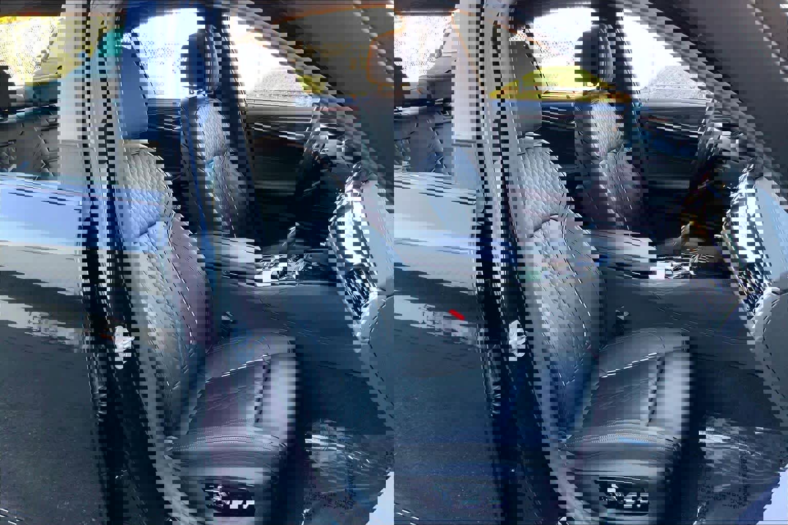 Used 2023 BMW M550i xDrive w/ Executive Package image 9