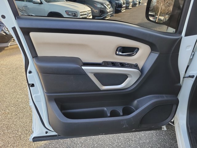 Used 2017 Nissan Titan SV image 14
