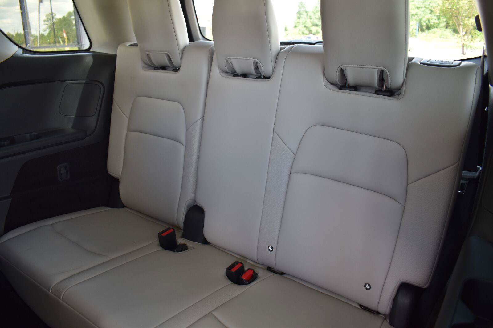 Used 2025 Nissan Pathfinder SL FWD image 51