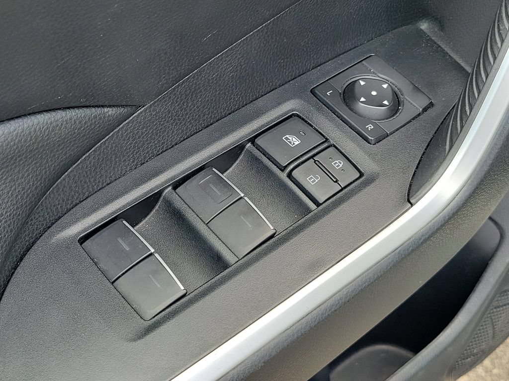 Used 2025 Toyota RAV4 XLE FWD image 24