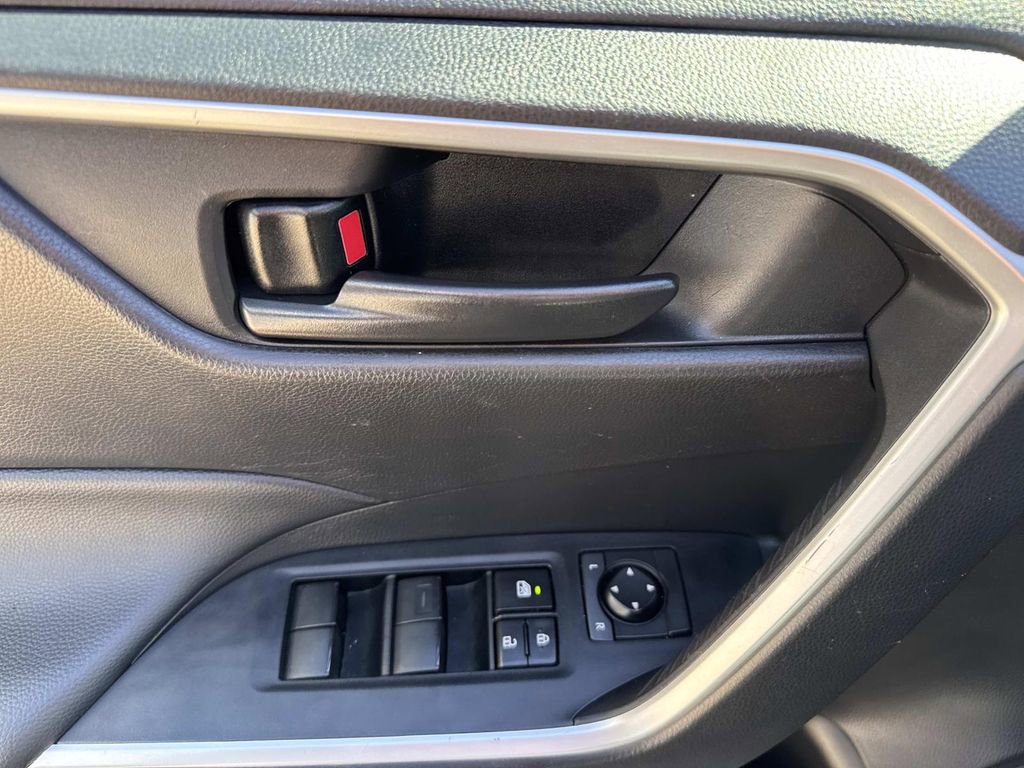 Used 2024 Toyota RAV4 LE image 21