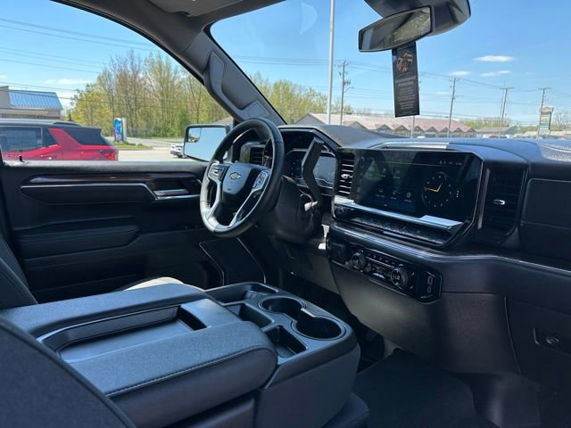 Used 2025 Chevrolet Silverado 1500 LT AWD/4WD image 9