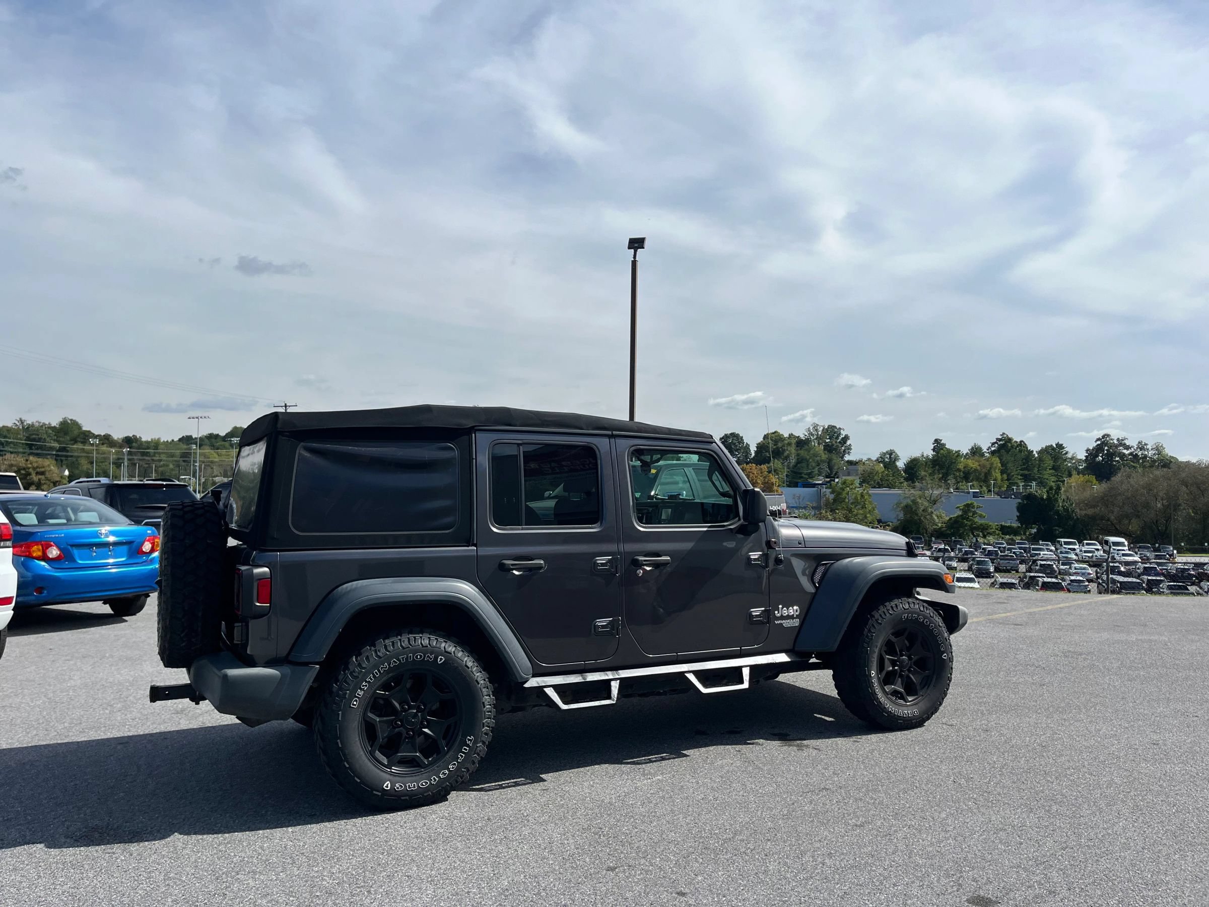 Used 2018 Jeep Wrangler Unlimited Sport S AWD/4WD image 4