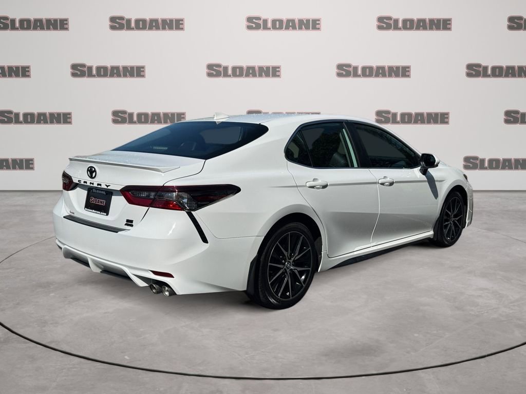 Used 2023 Toyota Camry SE w/ Cold Weather Package image 5