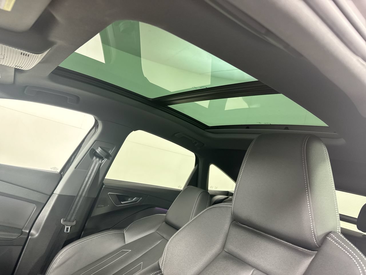 Used 2023 Audi Q4 e-tron Premium Plus w/ Premium Plus AWD/4WD image 18