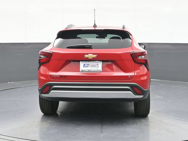 New 2026 Chevrolet Trax LT w/ Sunroof Package FWD image 8
