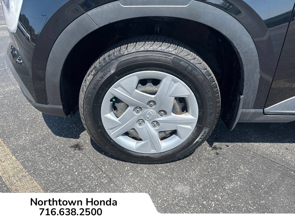 Used 2021 Hyundai Venue SE FWD image 15