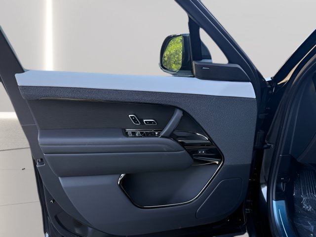 New 2026 Land Rover Range Rover Sport Dynamic SE AWD/4WD image 16