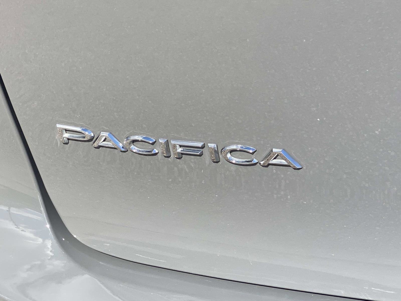 Certified 2025 Chrysler Pacifica Select FWD image 5