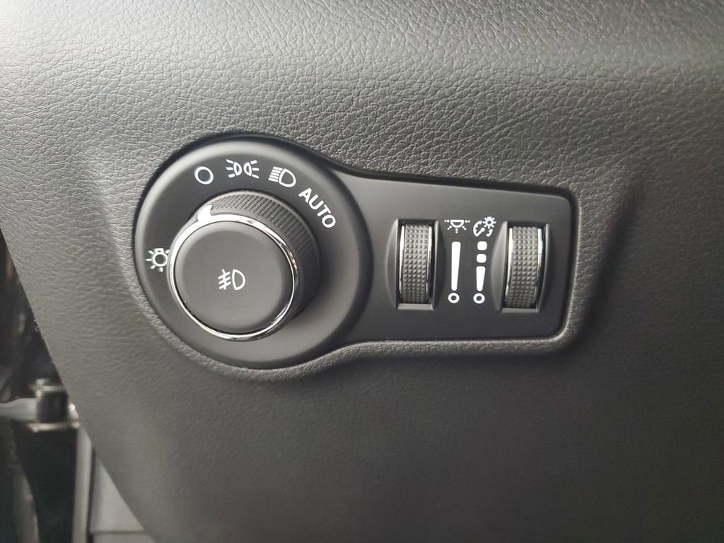 New 2026 Jeep Compass Latitude image 25