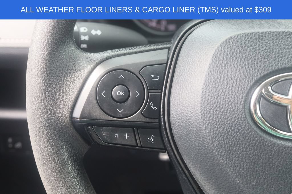 Used 2023 Toyota RAV4 LE AWD/4WD image 4