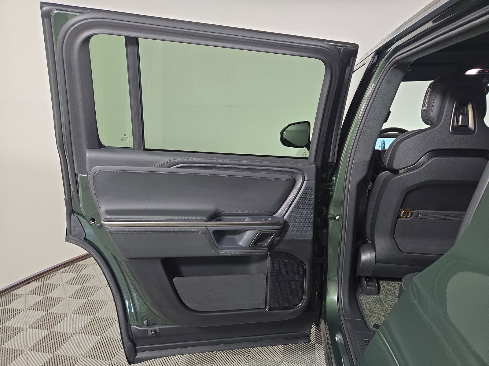 Used 2024 Rivian R1S Adventure image 17