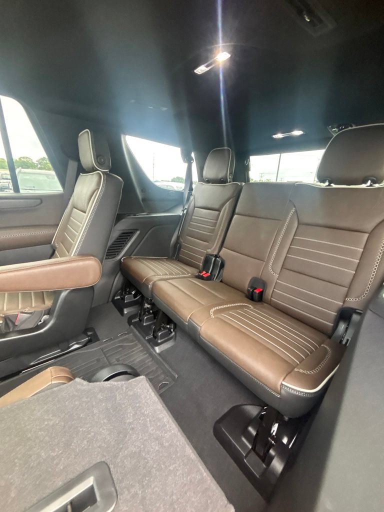 Used 2026 GMC Yukon Denali Ultimate w/ LPO, Illumination Package AWD/4WD image 18
