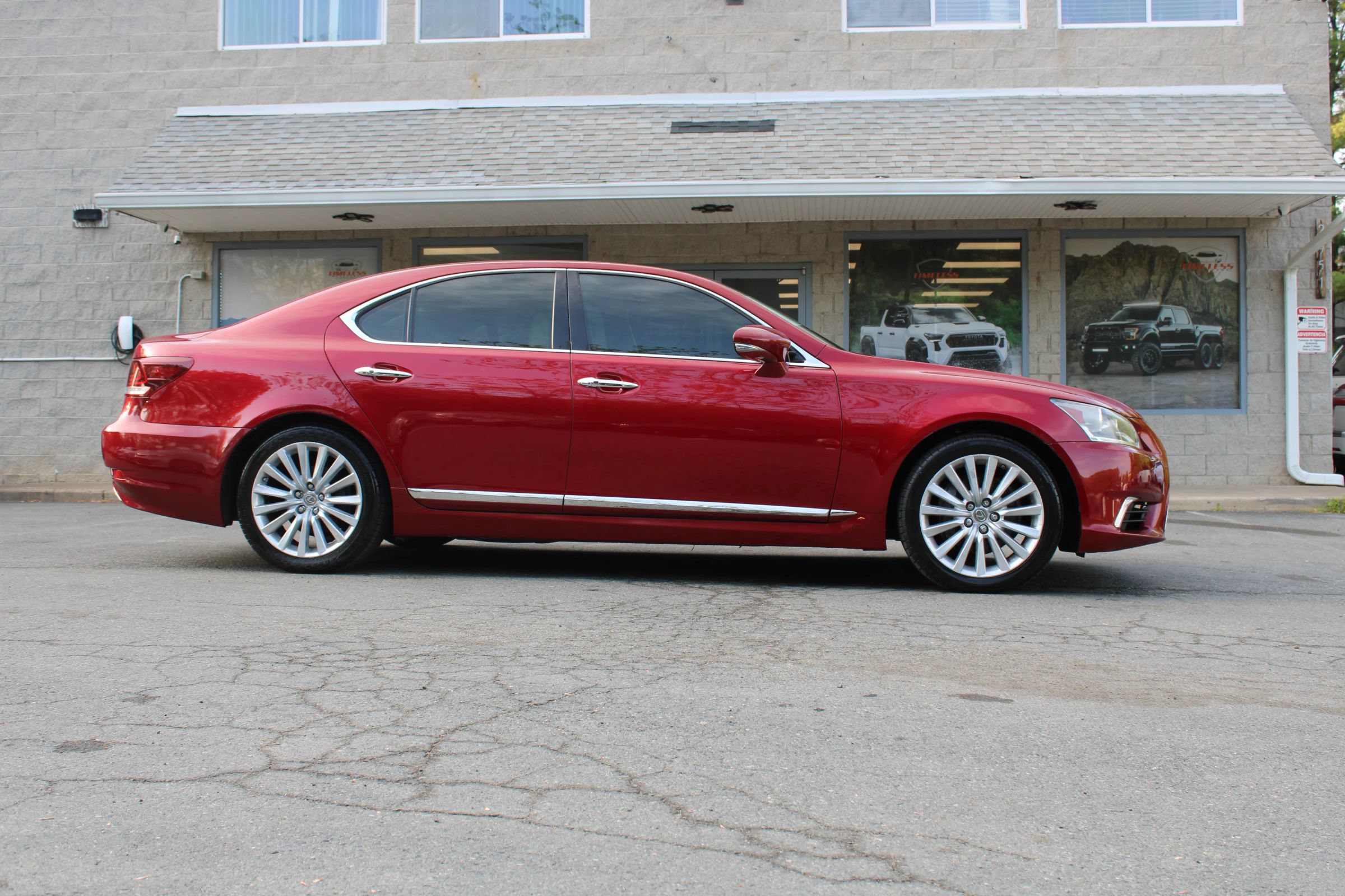 Used 2013 Lexus LS 460 w/ Comfort Pkg RWD image 30