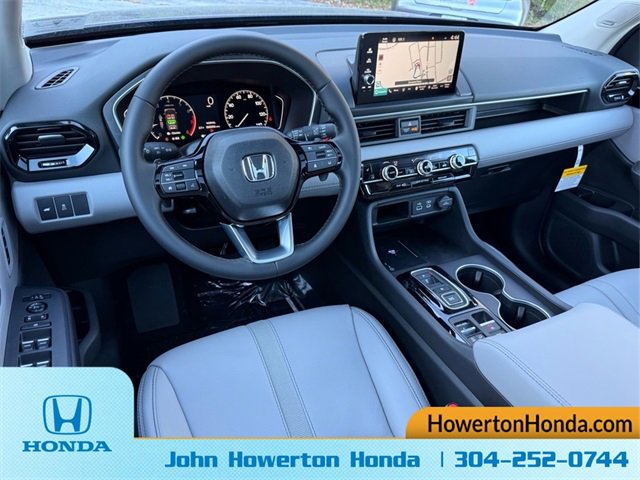 New 2025 Honda Pilot Touring image 5