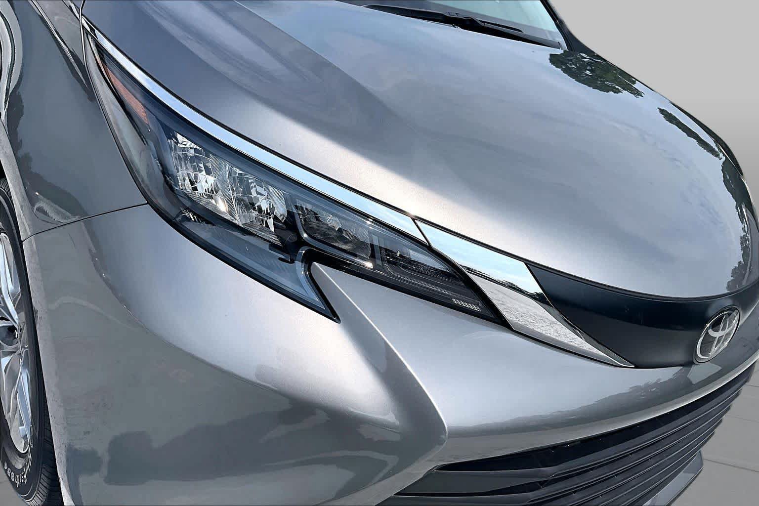 Used 2026 Toyota Sienna LE FWD image 27