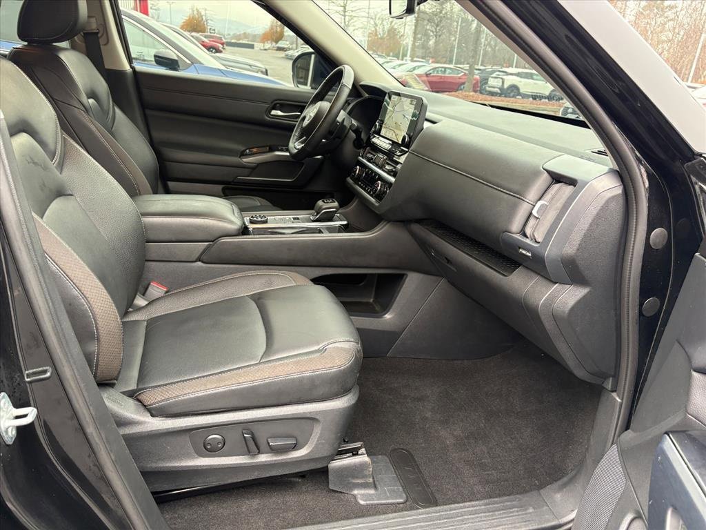 Certified 2024 Nissan Pathfinder SL image 19