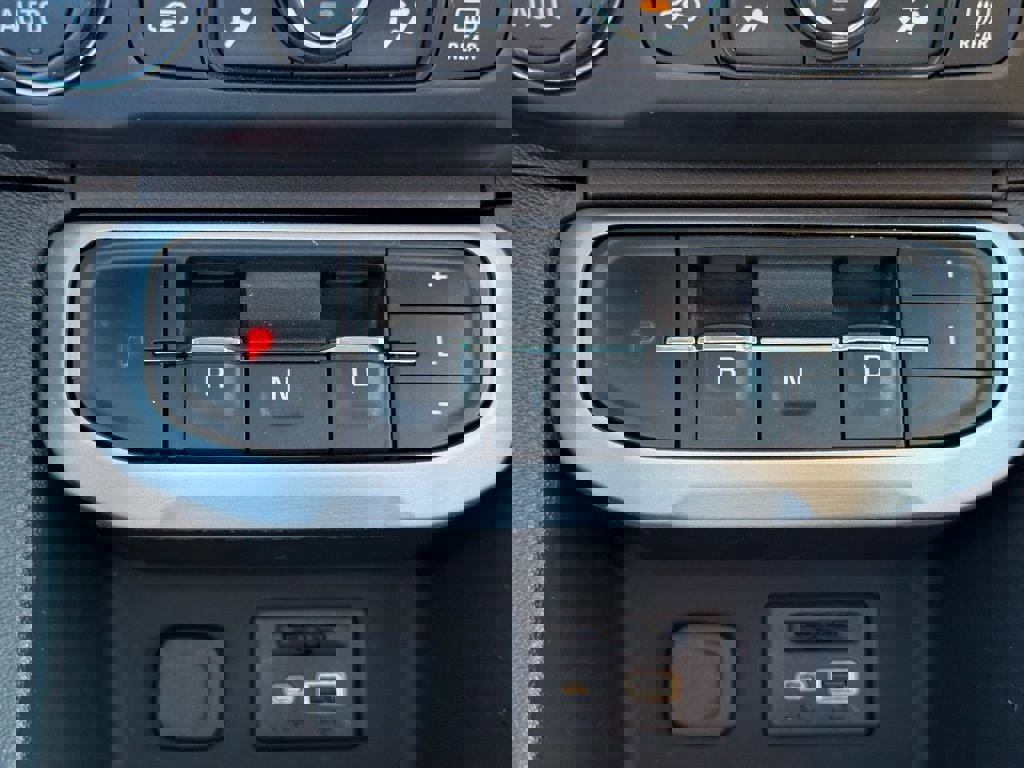 Used 2023 GMC Acadia SLE w/ Driver Convenience Package image 32