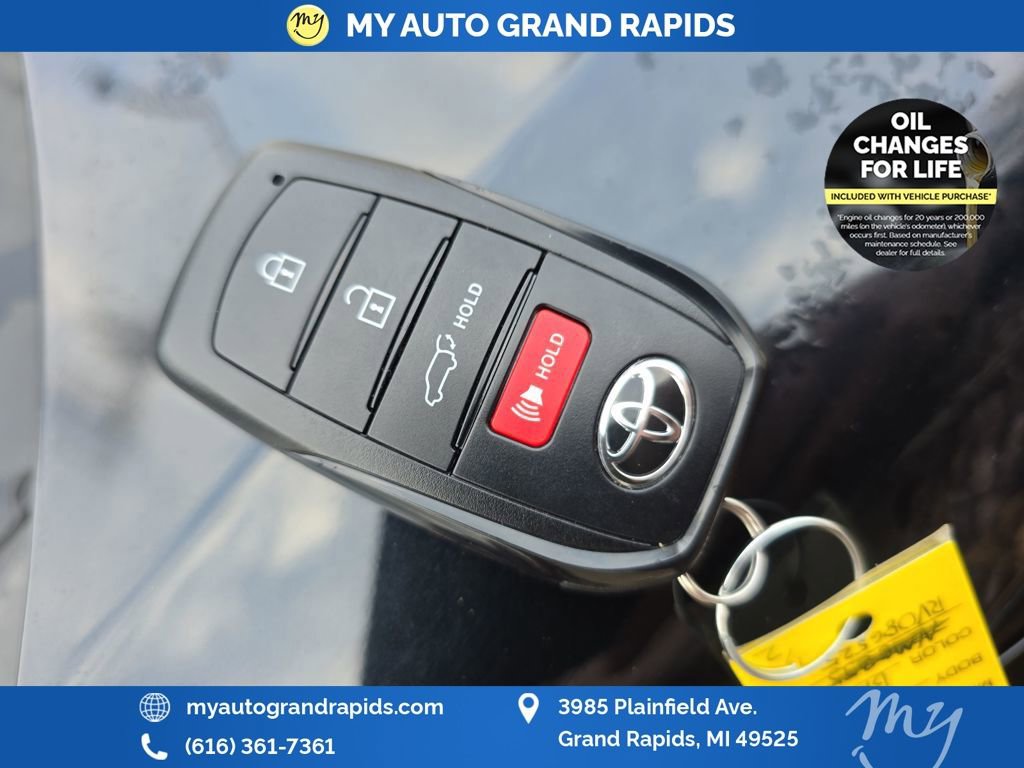 Used 2024 Toyota Corolla Cross XLE w/ Convenience Package image 34