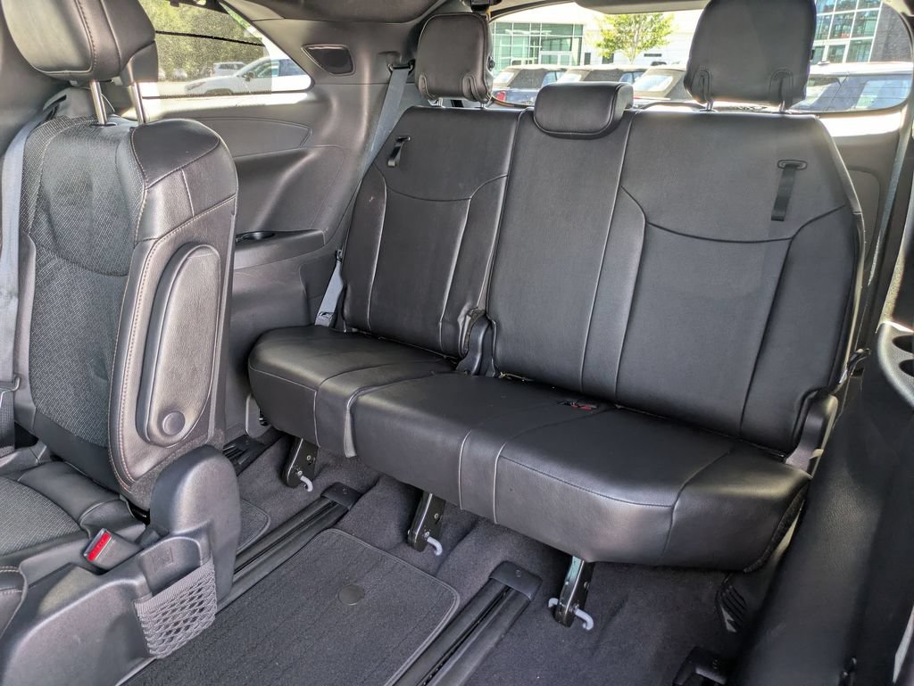 Used 2025 Toyota Sienna Platinum FWD image 32