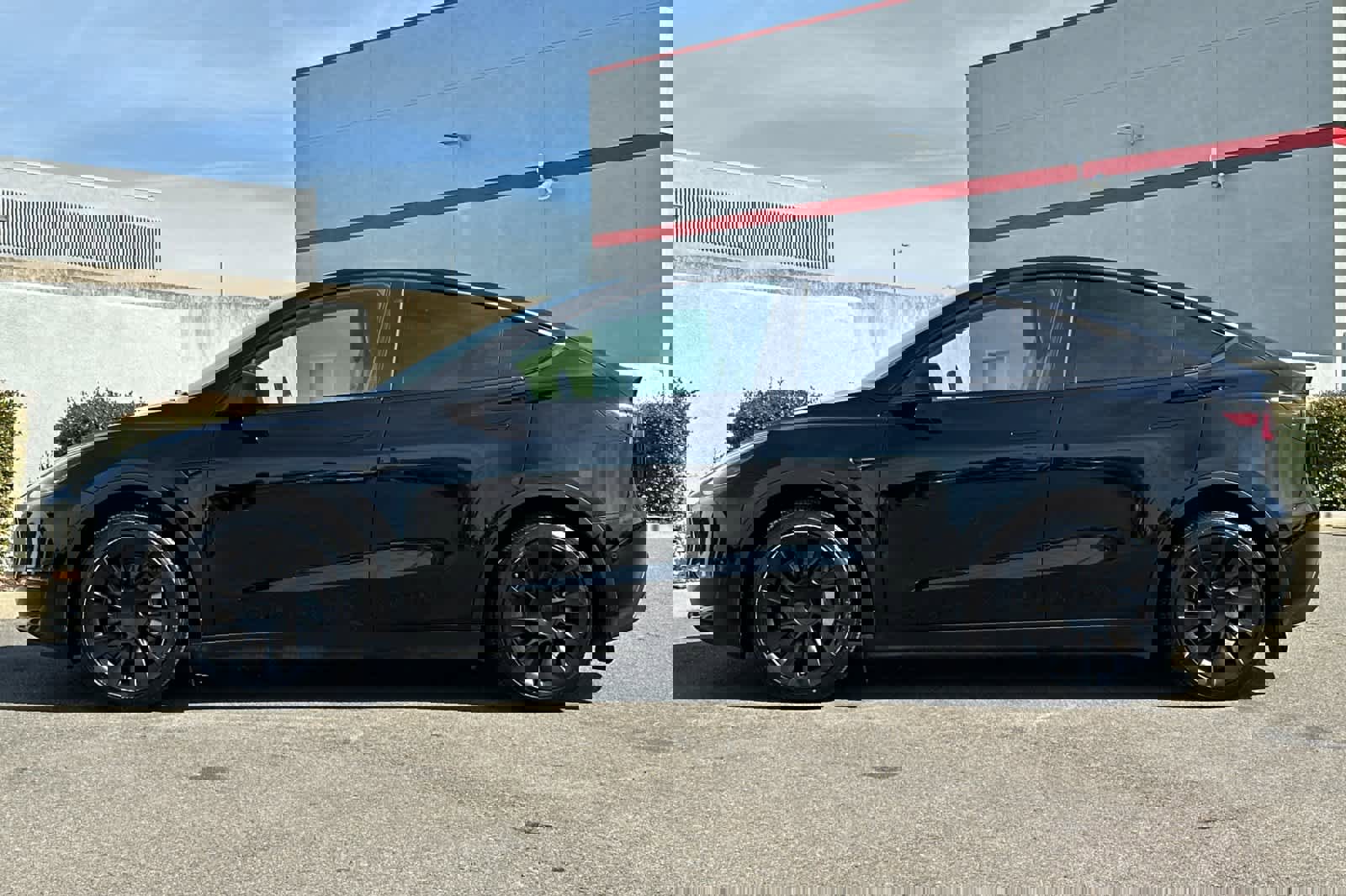 Used 2021 Tesla Model Y Long Range image 9